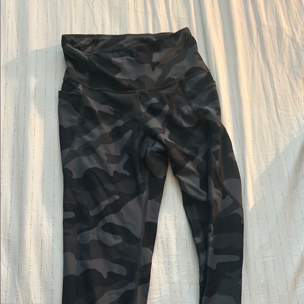 Old Navy Active Camouflage Leggings